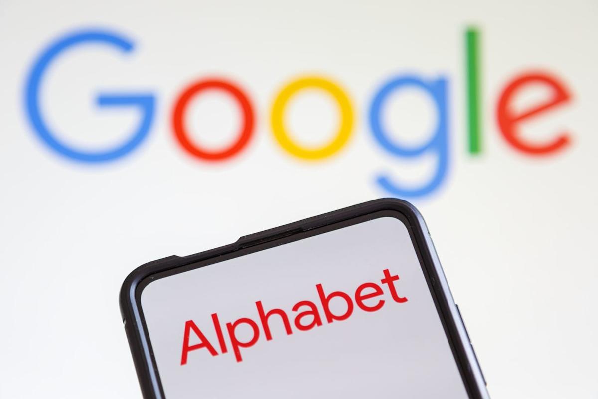 تحلیل تکنیکال و بنیادی سهام آلفابت (GOOGL) در آستانه سال ۲۰۲۶